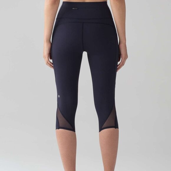 💙 Lululemon Pace Perfect Crop (17") Midnight Navy - Size 4 - Like New 💙 - Picture 4 of 10